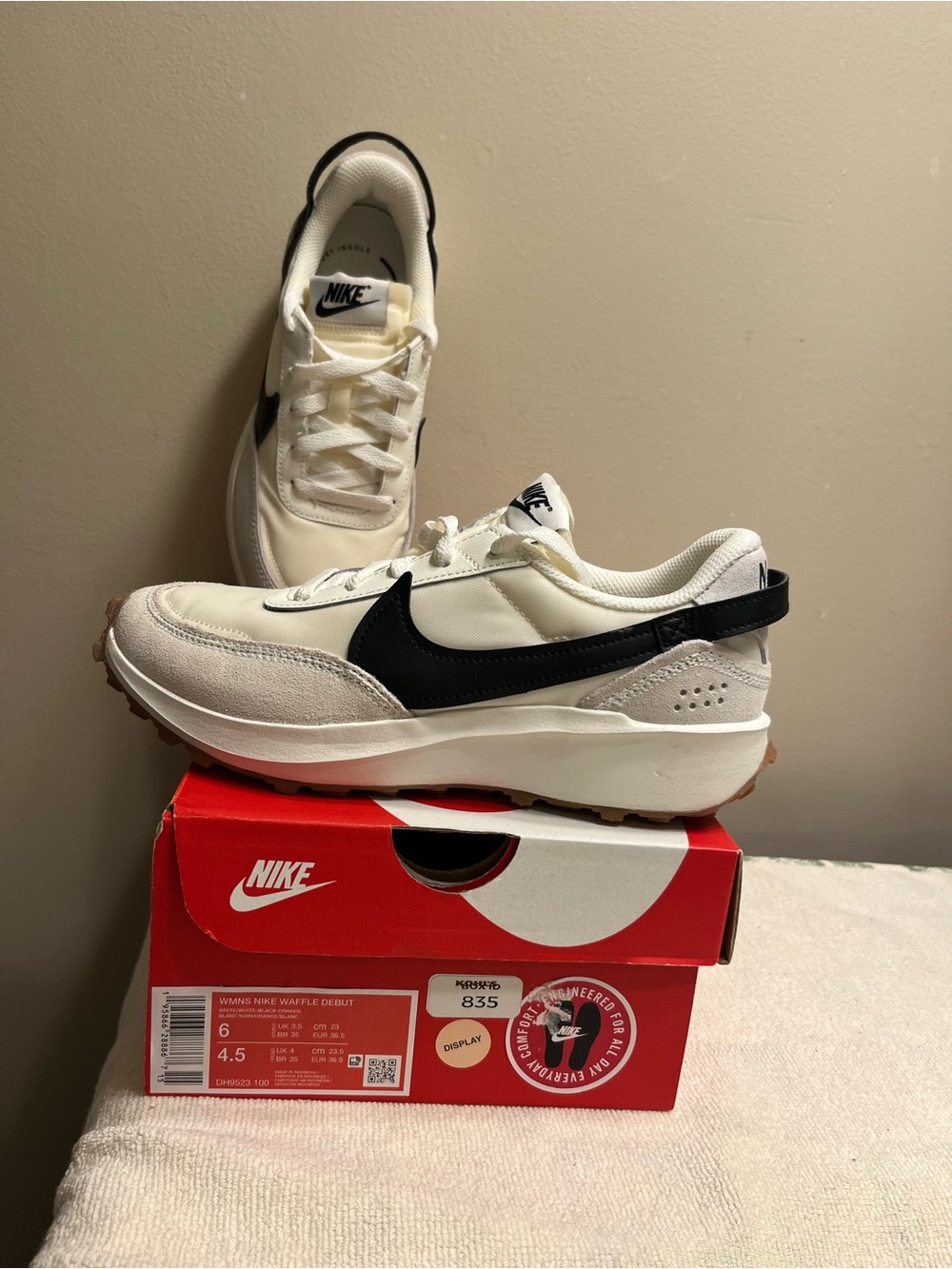 Nike Women’s White and Black Retro Waffle Runner